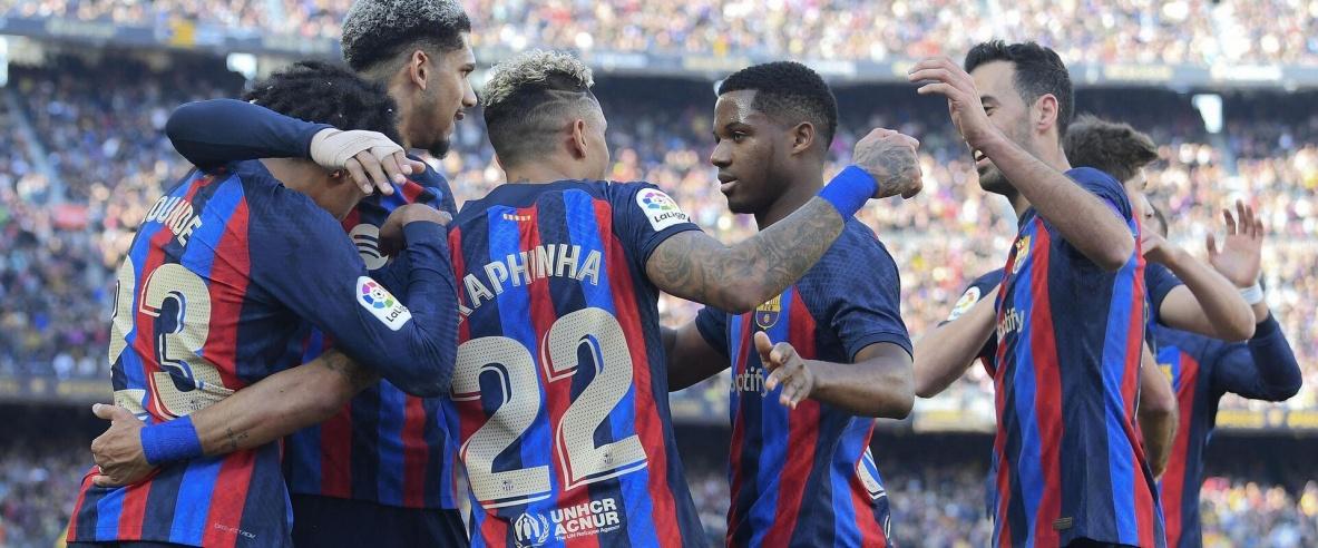 السلطات الإسبانية توجه تهما لبرشلونة تتعلق بدفع أموال للحكام