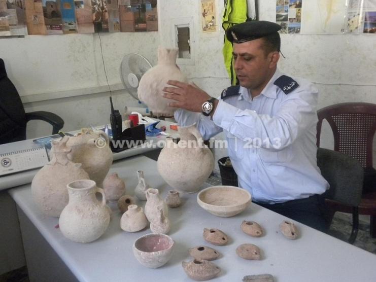 الشرطة تضبط 900 قطعة أثرية تعود لعصور مختلفة في بيت لحم