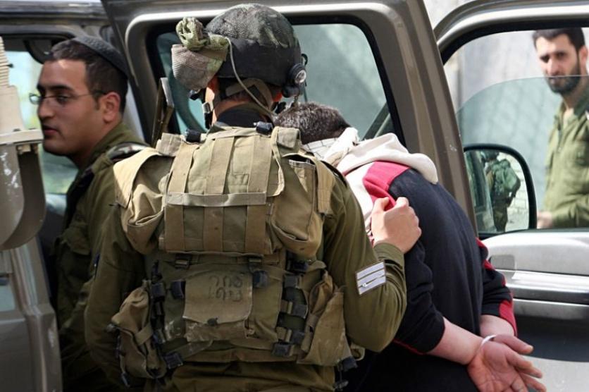 الاحتلال يعتقل 10 مواطنين بالضّفة الغربية