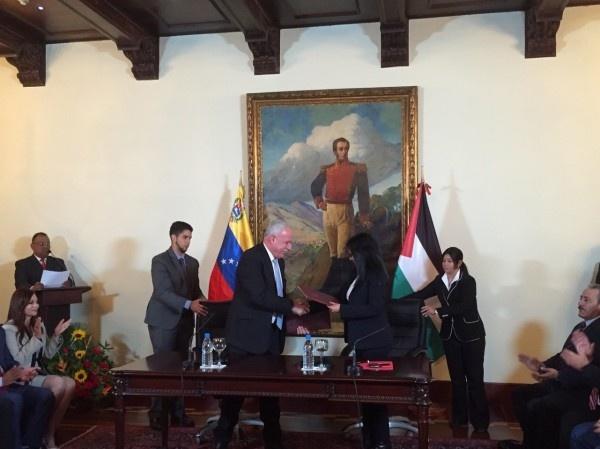 فلسطين وفنزويلا توقعان سلسلة اتفاقيات