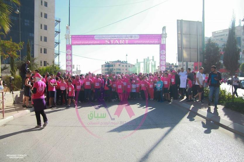 انطلاق سباق اليوم الوردي النسائي الثاني لمكافحة مرض سرطان الثدي