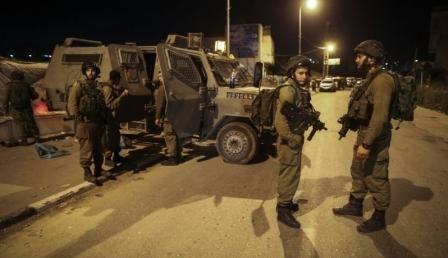 الاعلام العبري : سيارة فلسطينية حاولت دهس مجموعة من جنود الاحتلال قرب “حلميش”