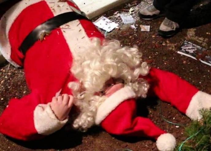 هلع وفزع في إحدى المدارس... مات 'سانتا كلوز' قبل أن يقدِّم الهدايا!