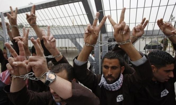 قوات الاحتلال تنكل بأسرى وقاصرين خلال عملية اعتقالهم
