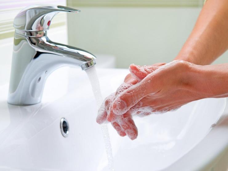 كم ثانية تحتاجون لغسل أيديكم بفعالية؟