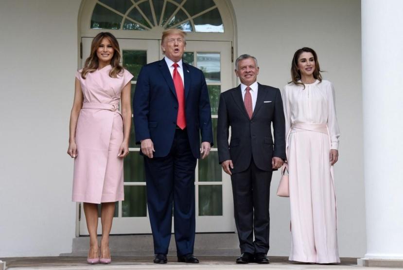 الملكة رانيا تختار الزهري لزيارة البيت الأبيض