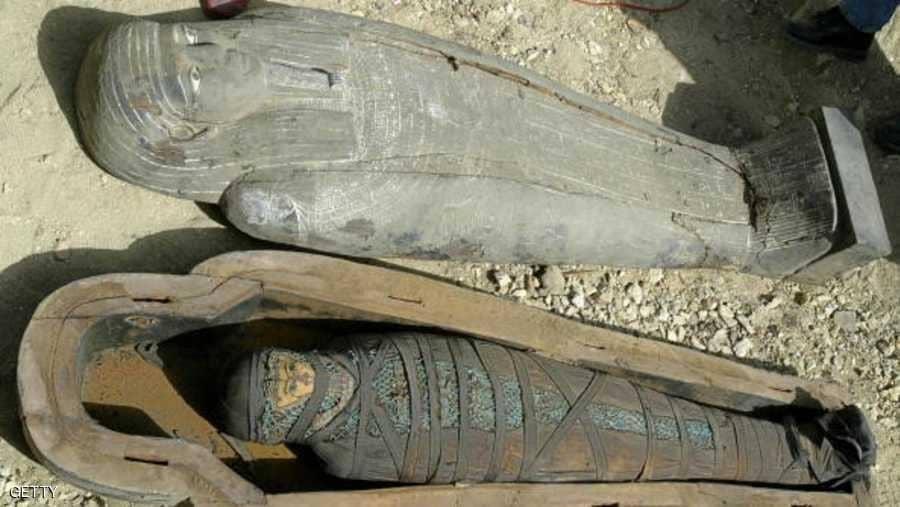 مصر.. صدفة تكشف عن تابوت أثري 