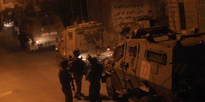 الاحتلال يعتقل 18 مواطنا من محافظات الضفة الغربية فجر اليوم