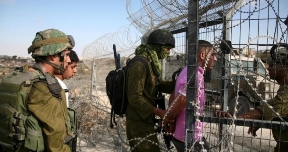 اصابة شاب على حدود غزة واعتقالات في الضفة