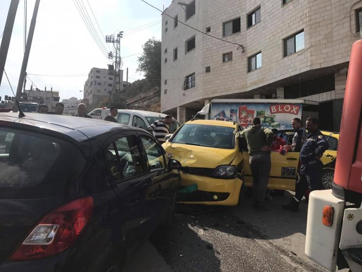 اصابات بحادث سير على طريق رام الله نابلس