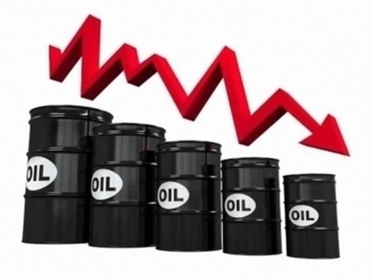 أسعار النفط تتراجع من أعلى مستوياتها