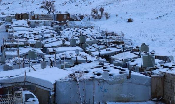 الثلوج تدمر خيام اللاجئين في لبنان