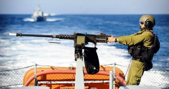 زوارق الاحتلال تستهدف مراكب الصيادين ببحر غزة