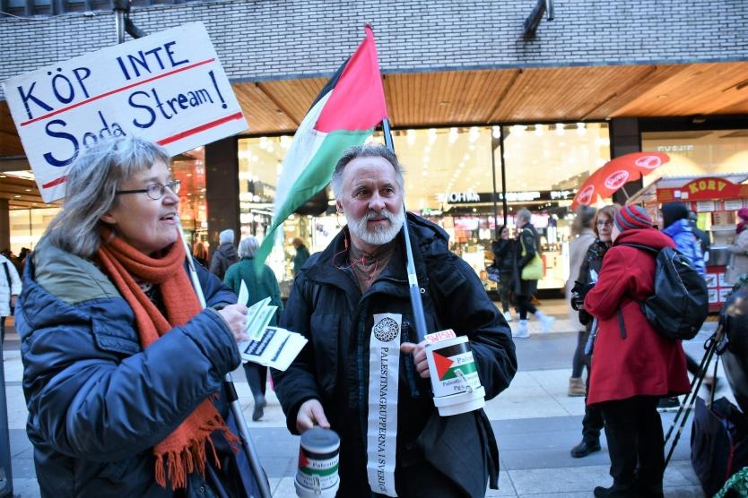 ناشطون سويديون يدعون لمقاطعة البضائع الإسرائيلية