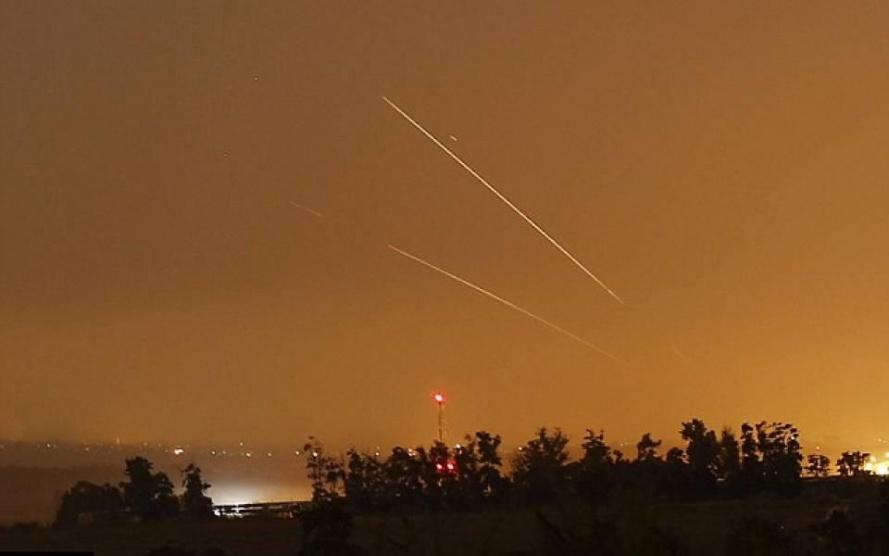 جيش الاحتلال يعلن قصف 100 موقع بغزة