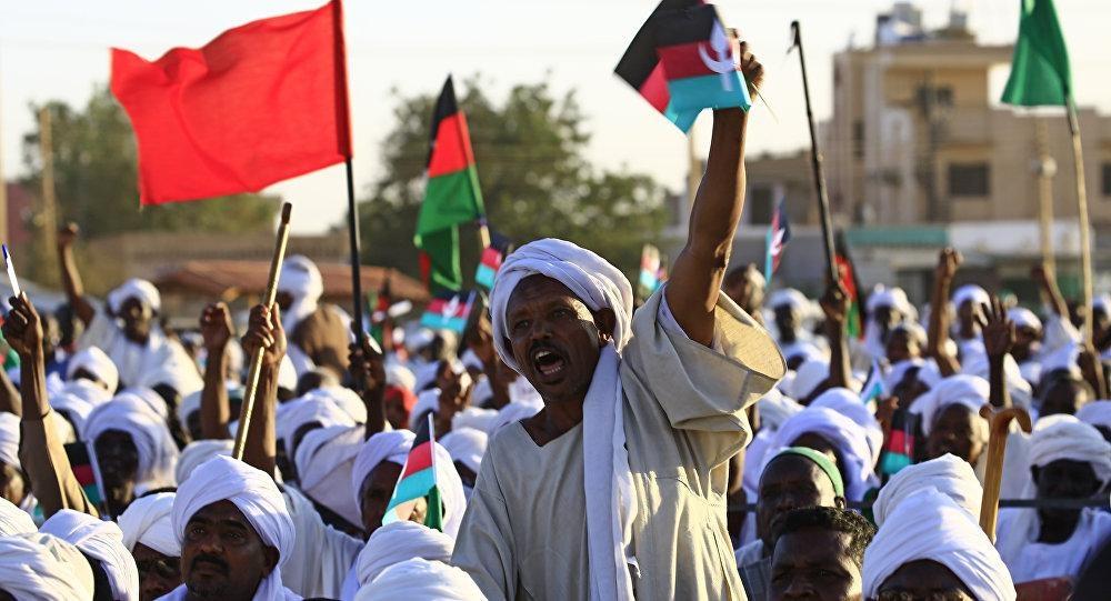 الجيش السوداني يمنع فض اعتصام وزارة الدفاع