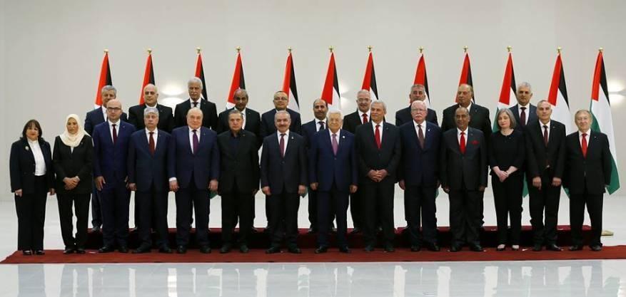 الحكومة تُعيد اداء القسم أمام الرئيس عباس