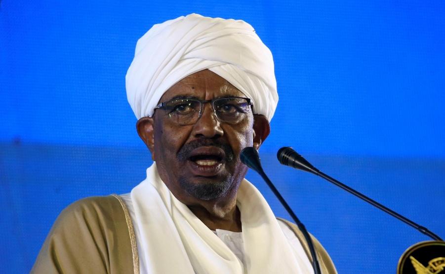 نقل الرئيس السوداني السابق عمر البشير إلى السجن
