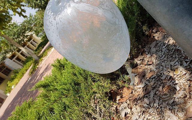 الاحتلال يدعي العثور على بالون حارق في عسقلان