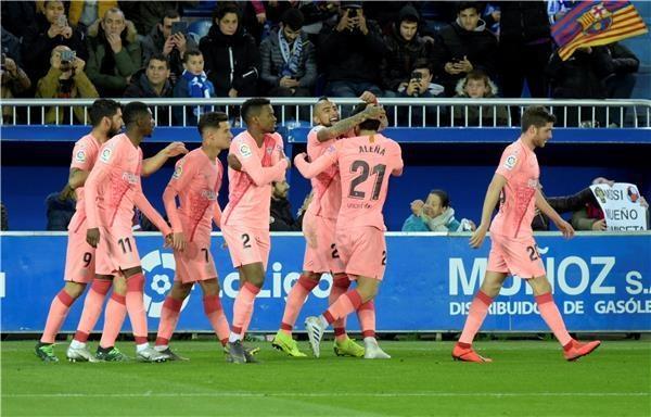 برشلونة يدهس الأفيس وخطوة تفصله عن لقب