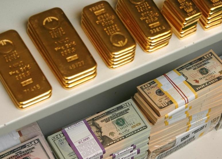 الذهب يقفز لأعلى مستوى مع تراجع الدولار
