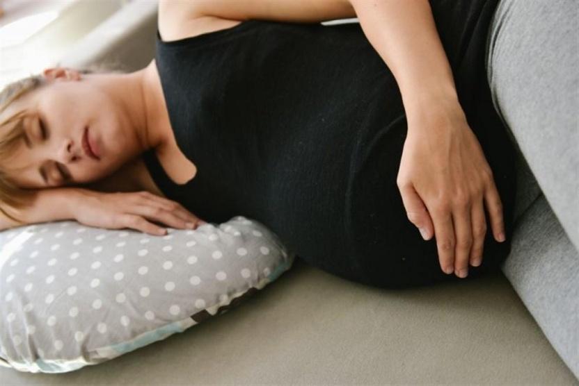 دراسة: هناك علاقة بين قلة النوم والولادة المبكرة