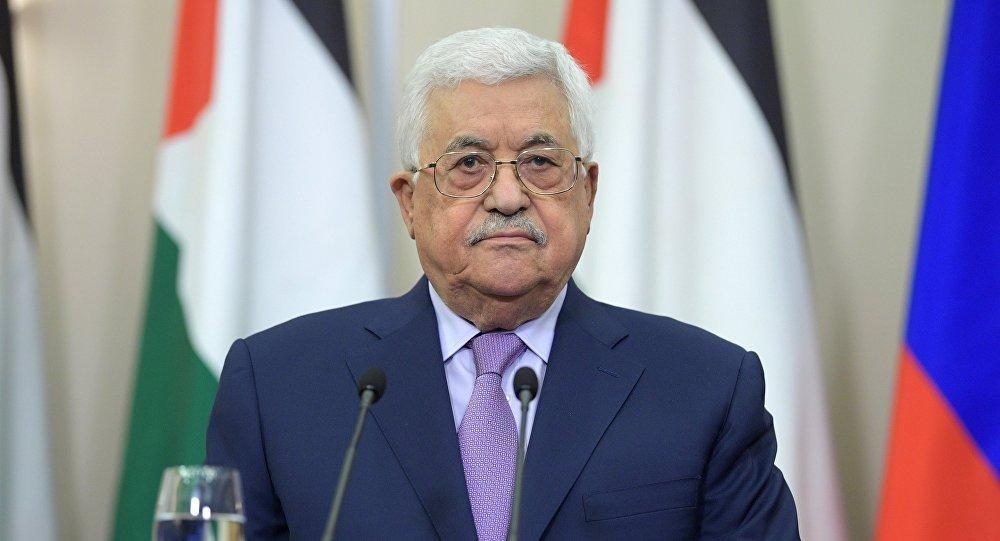 الرئيس عباس يخفض سن تقاعد القضاة ويُنشئ مجلسَ قضاءٍ انتقالياً