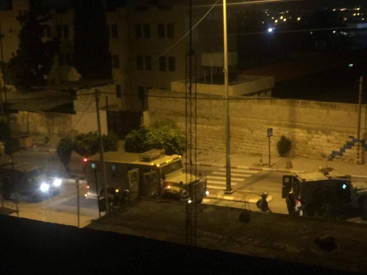  الاحتلال يعتقل 18 مواطنًا بمداهمات في الضفة