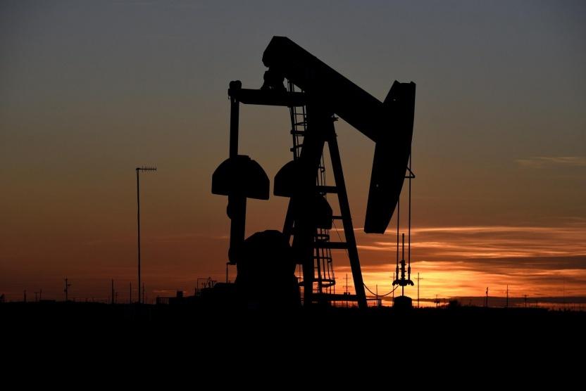 النفط يهبط لضعف الطلب وزيادة المخزونات