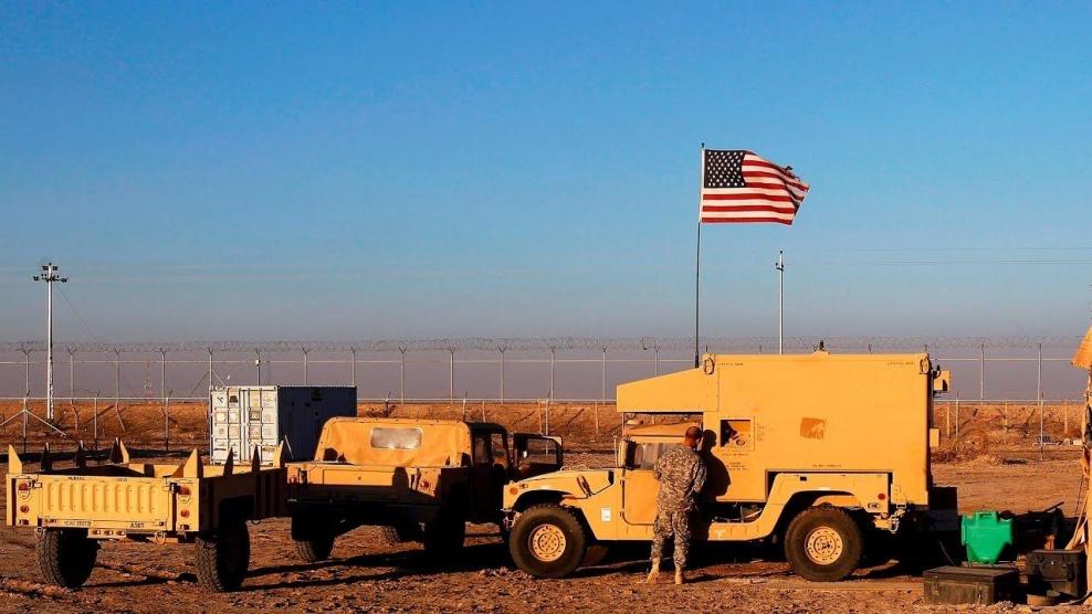 قصف قاعدة بها مستشارين أمريكيين في العراق