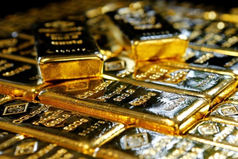 الذهب يواصل التراجع وسط مخاوف