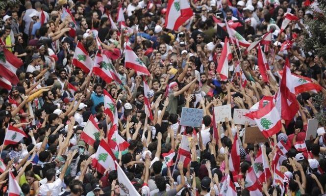 احتجاجات لبنان: دعوات للاستمرار بالإضراب والحكومة تبحث إصلاحات الحريري