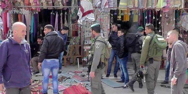 الاحتلال يهدد بإغلاق محلات تجارية بقوة السلاح قرب الحرم الإبراهيمي