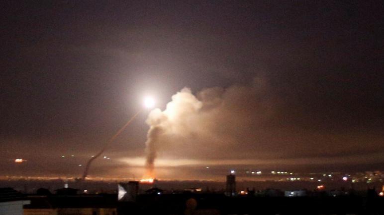 الدفاعات السورية تتصدى لقصف اسرائيلي استهدف مطار التيفور