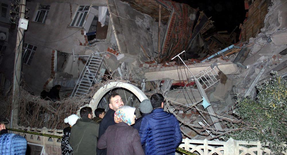 ارتفاع ضحايا زلزال تركيا إلى 18 قتيلا وأكثر من 550 جريحا