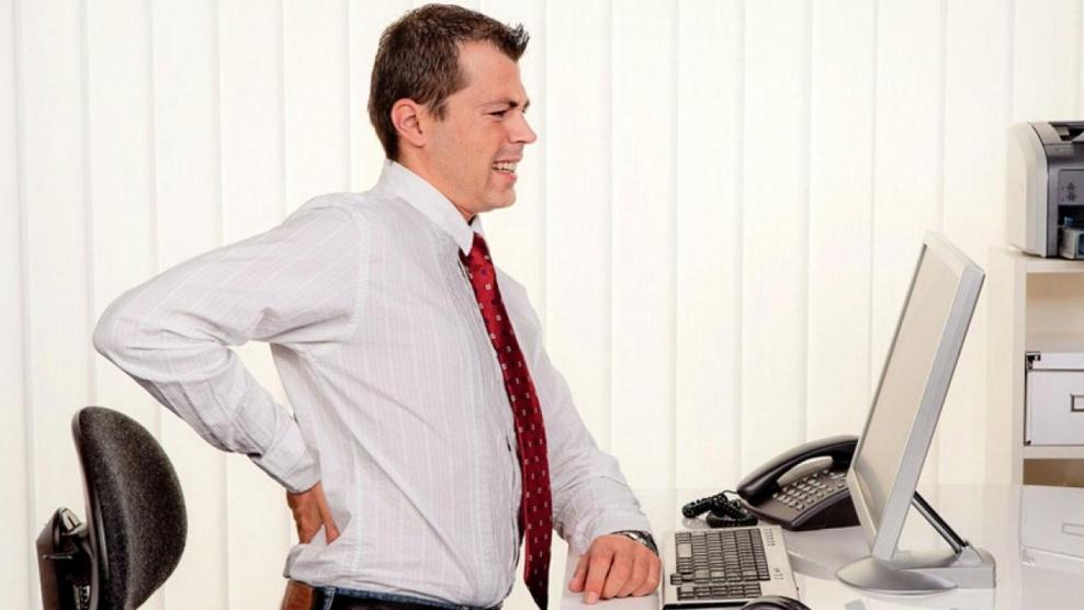 أكثر 5 أمراض يصاب بها الموظف في العمل المكتبي