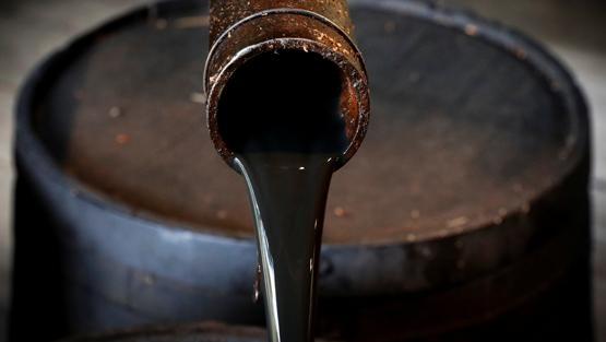 تراجع قياسي في أسعار النفط الخام