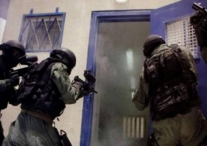 وحدات القمع الاسرائيلية تقتحم قسم رقم 3 في سجن عسقلان