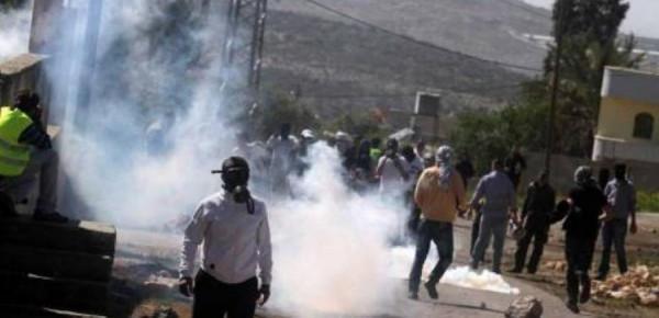 9 اصابات بالرصاص المعدني وعشرات حالات الاختناق بقمع الاحتلال مسيرة كفر قدوم