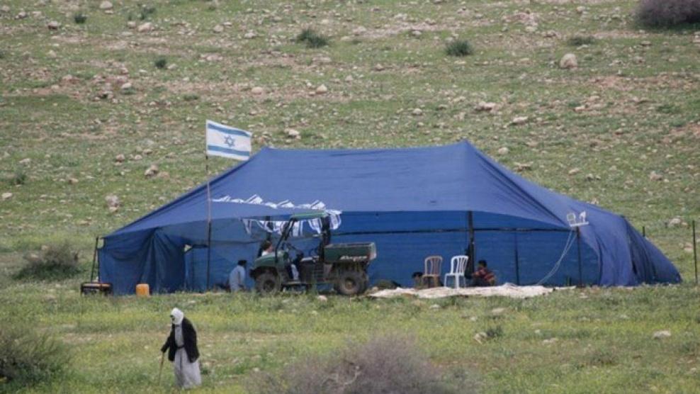 مستوطنون ينصبون خيمة في أراض ببلدة بتير