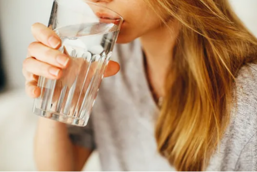 كيف تعرف أنك تشرب ما يكفي من الماء؟