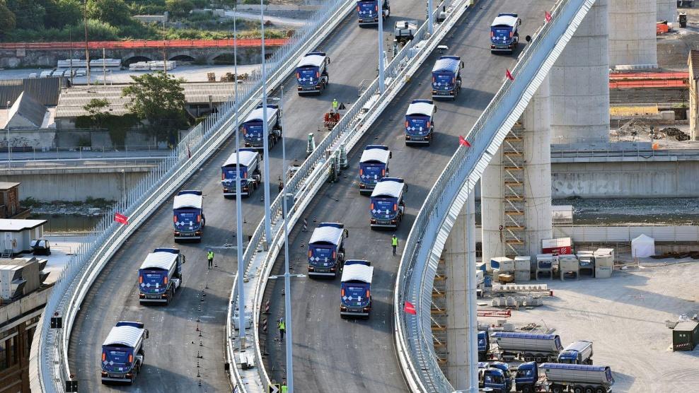 بدء حركة السير على جسر جنوة الجديد بإيطاليا قبل يوم من افتتاحه