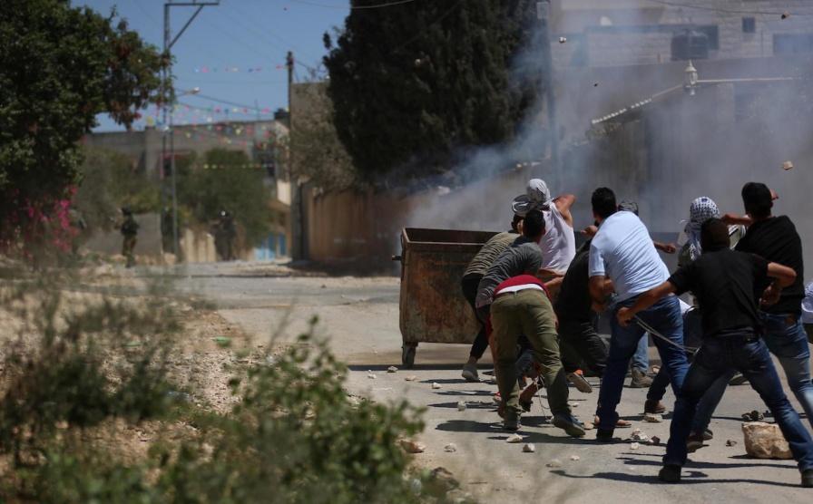 إصابة بالرصاص وعشرات الاختناقات بقمع الاحتلال مسيرة كفر قدوم