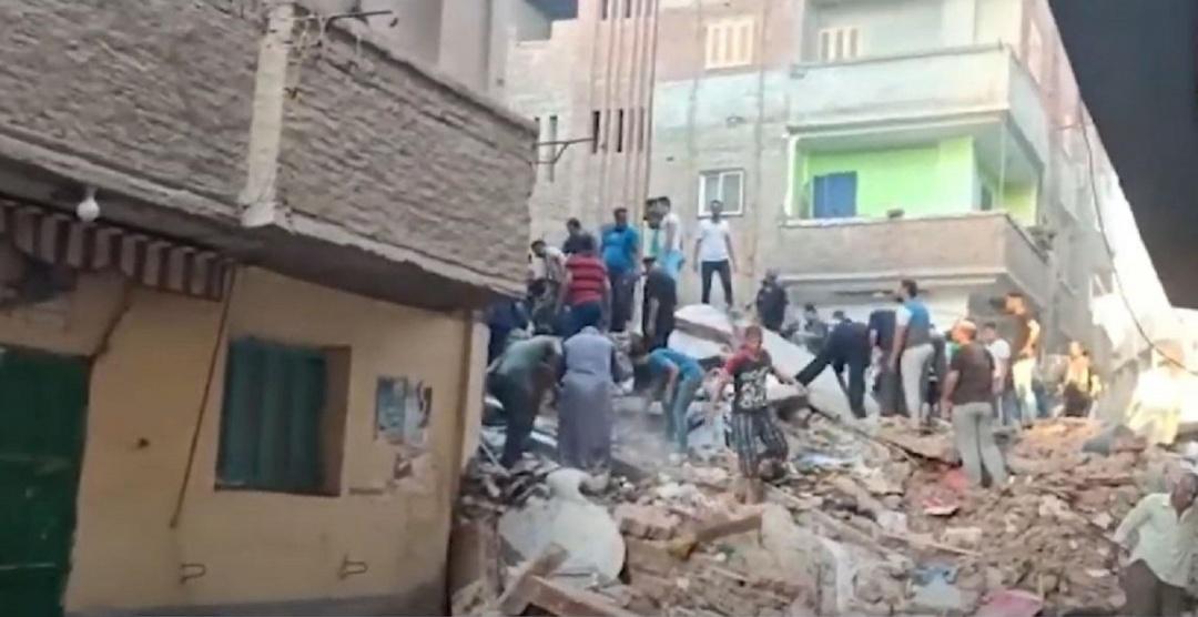 انهيار مبنى في مصر.. وقتلى تحت الأنقاض