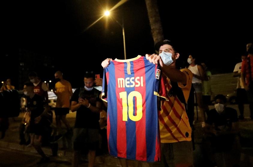 ارحل بارتوميو.. جماهير برشلونة تخرج إلى الشارع رفضا لرحيل ميسي