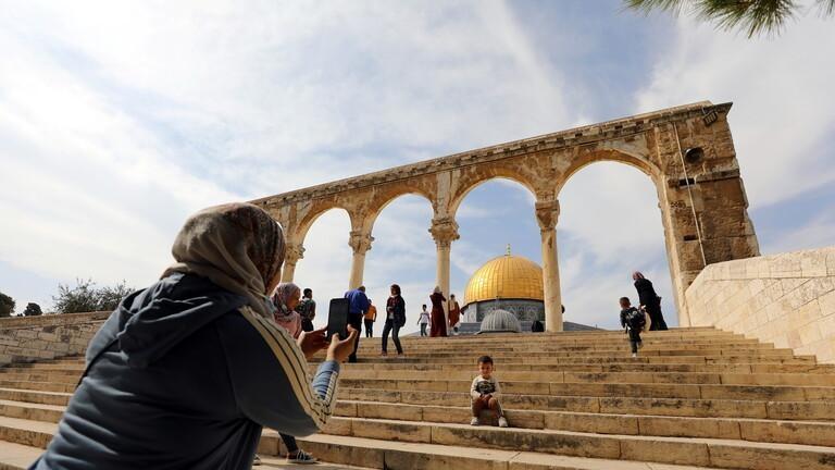 طفل يعثر على لقية في القدس عمرها نحو 3 آلاف عام