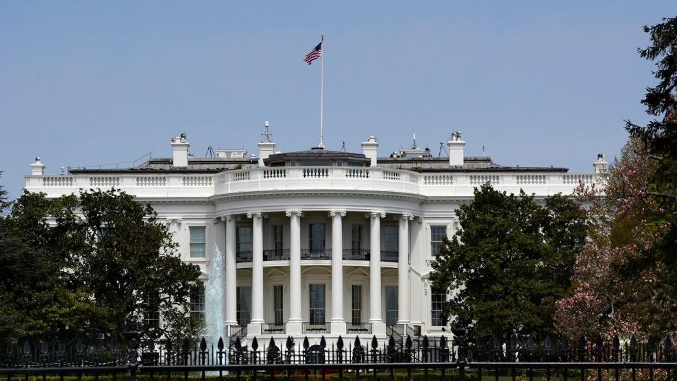 وزارة العدل الأميركية تحقق في جريمة محتملة بتحويل أموال إلى البيت الأبيض مقابل إصدار عفو رئاسي