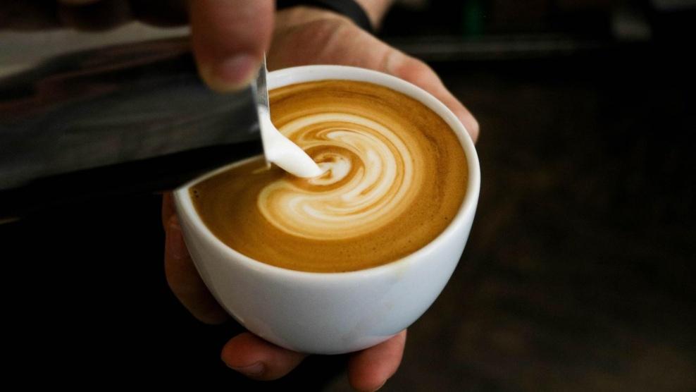 5 أمور تُحوّل القهوة من صديق إلى عدو لصحتك