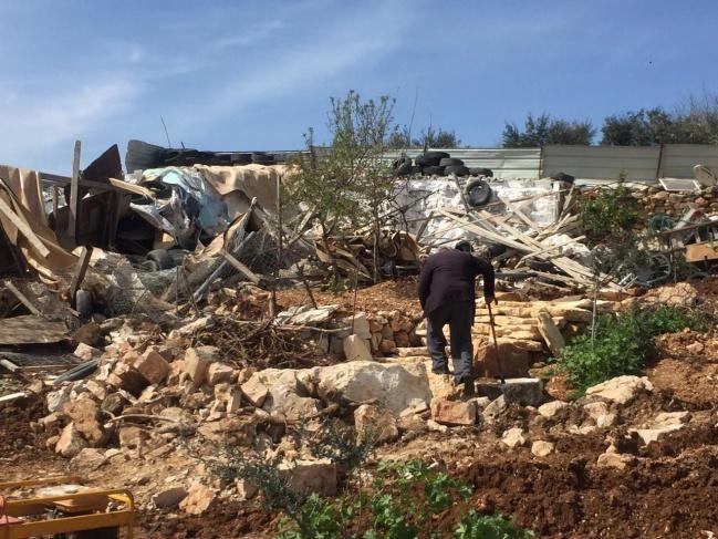 قوات الاحتلال تهدم عددا من البيوت الزراعية جنوب بيت لحم