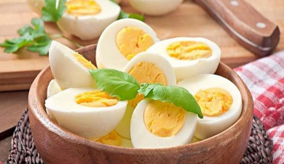 ما كمية البيض الصحية التي يسمح بتناولها يوميا؟